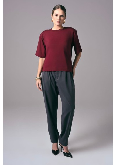 Bordowy elegancki t-shirt damski oversize do pracy Power Shoulder | Aleks Kaeber